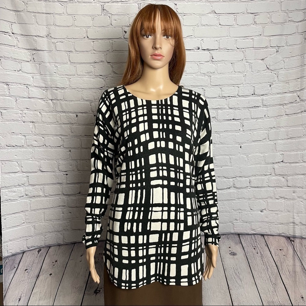 New Renuar Black White Geometrical Pattern Sweater Tunic Size XS